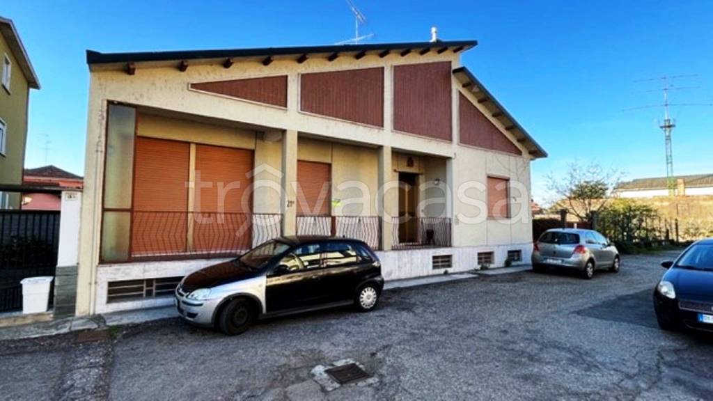 casa indipendente in vendita a Vigevano