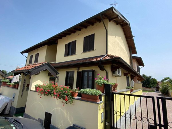 casa indipendente in vendita a Vigevano