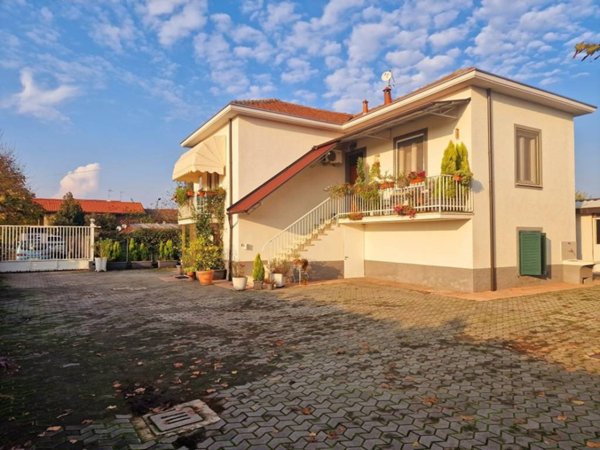 casa indipendente in vendita a Vigevano in zona Buccella