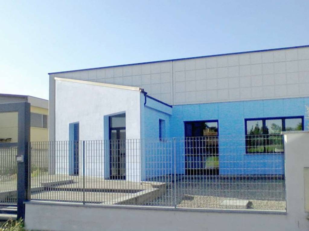locale commerciale in vendita a Vigevano