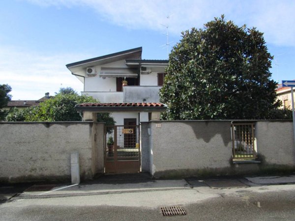 casa indipendente in vendita a Vigevano