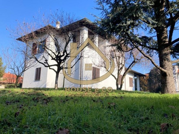 casa indipendente in vendita a Vigevano