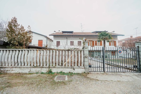 casa indipendente in vendita a Vigevano in zona Fogliano