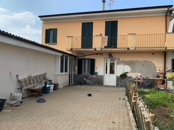 casa indipendente in vendita a Vigevano