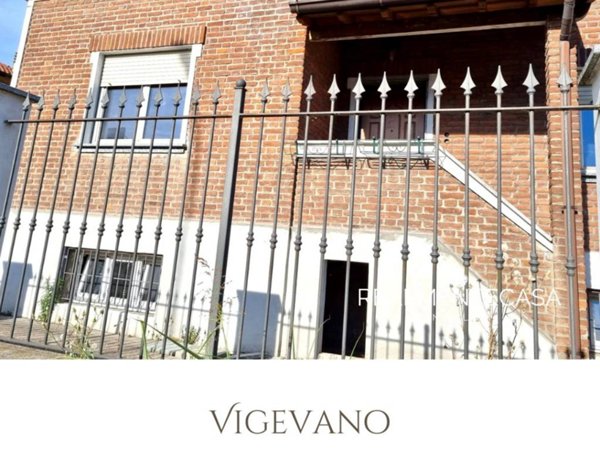 casa indipendente in vendita a Vigevano