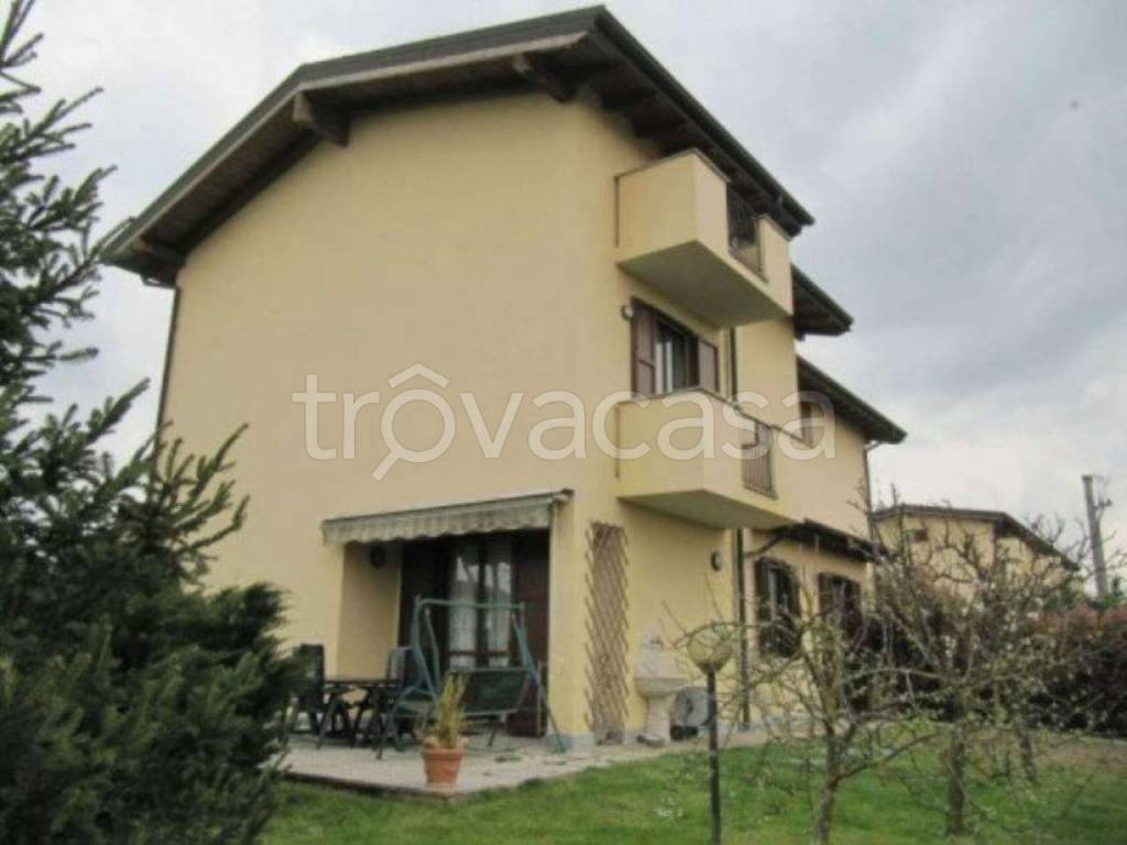 casa indipendente in vendita a Vigevano