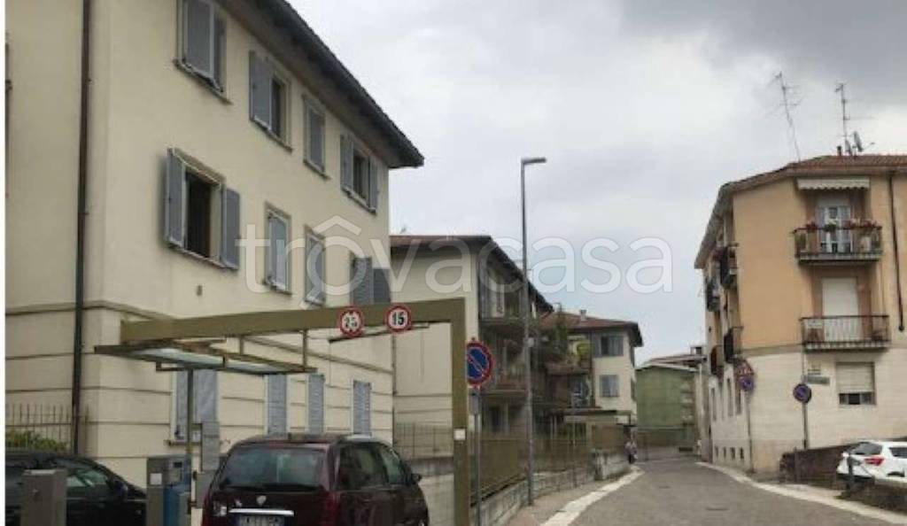 negozio in vendita a Vigevano