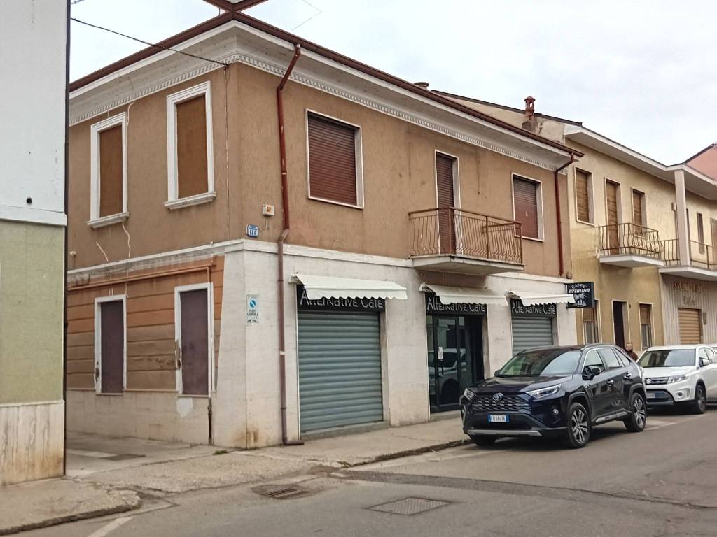 casa indipendente in vendita a Vigevano in zona Piccolini