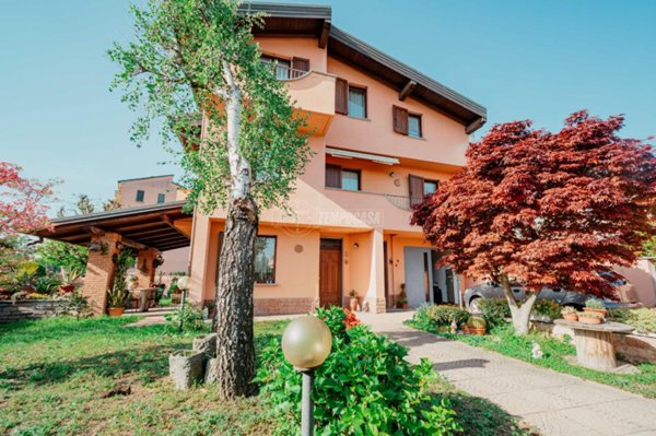 casa indipendente in vendita a Vigevano