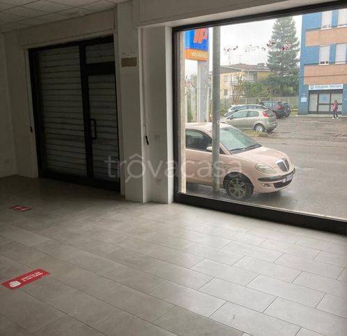 negozio in vendita a Vigevano