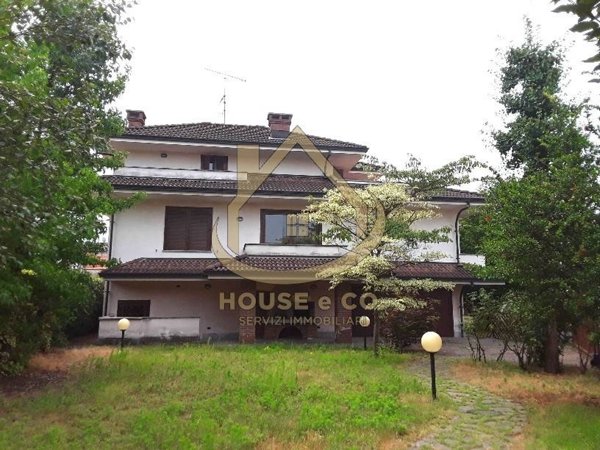 casa indipendente in vendita a Vigevano
