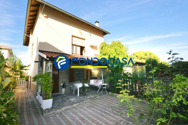 casa indipendente in vendita a Vigevano