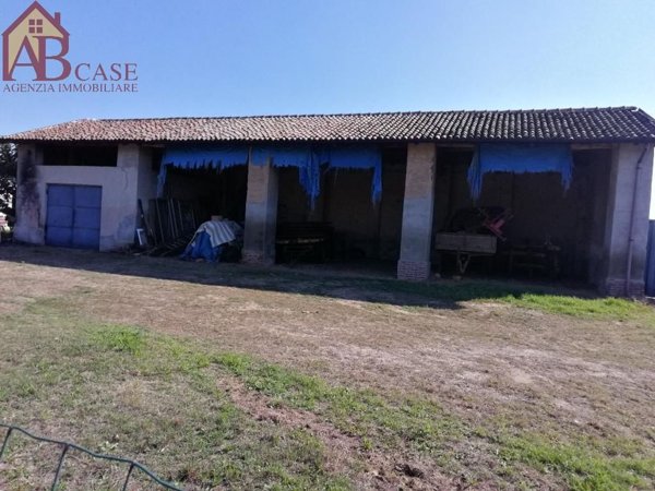 locale di sgombero in vendita a Vigevano