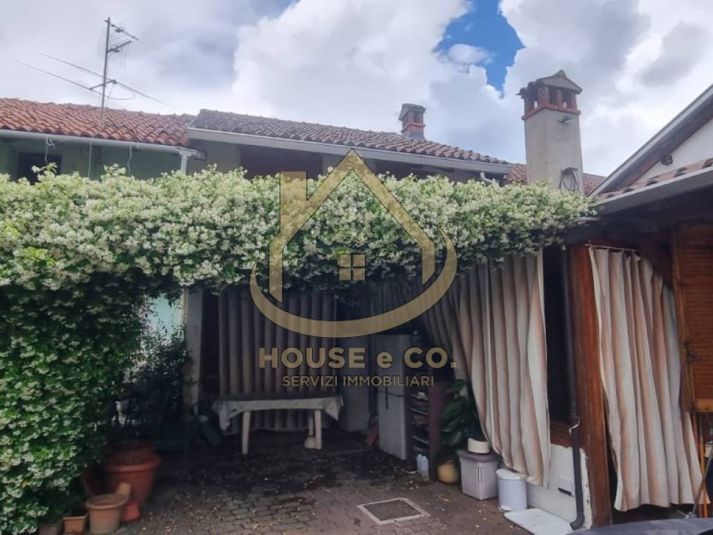 casa indipendente in vendita a Vigevano in zona Morsella