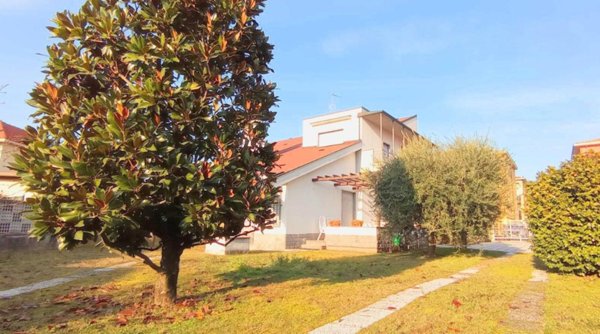 casa indipendente in vendita a Vigevano