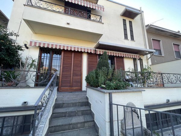 casa indipendente in vendita a Vigevano