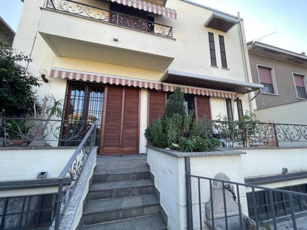 casa indipendente in vendita a Vigevano