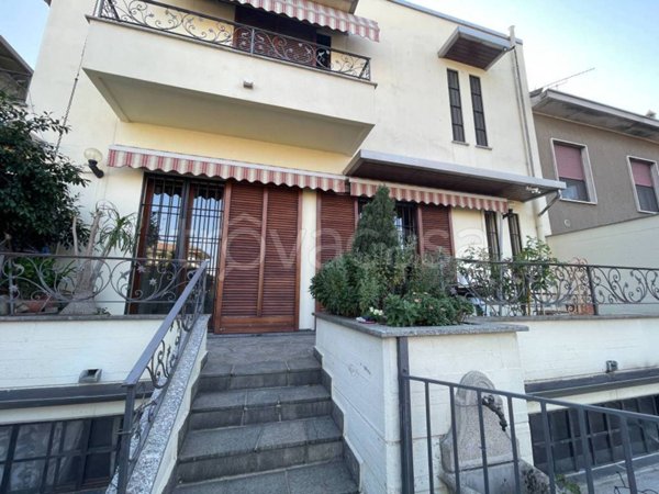 casa indipendente in vendita a Vigevano
