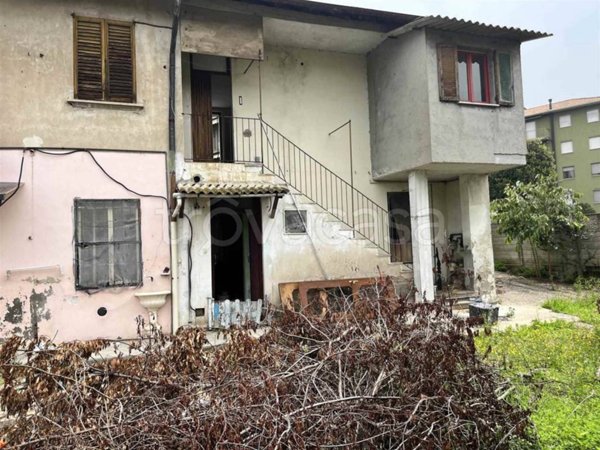 casa indipendente in vendita a Vigevano