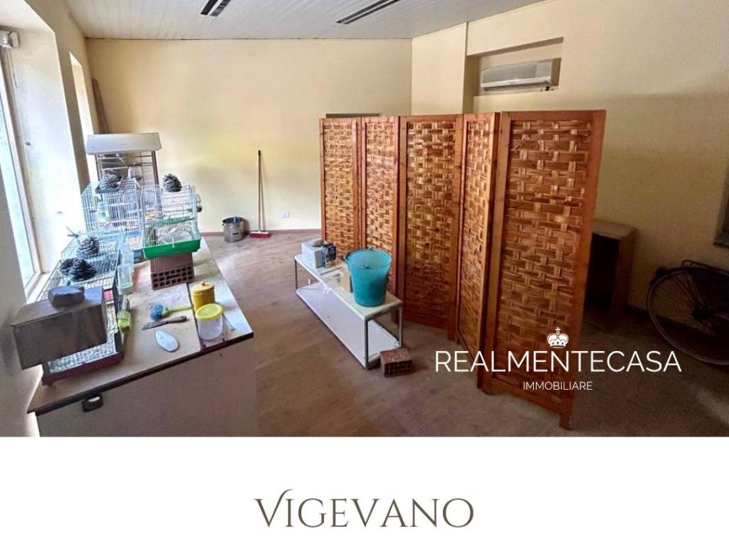 negozio in vendita a Vigevano