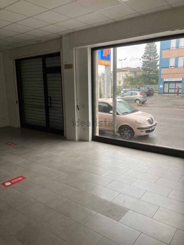 negozio in vendita a Vigevano