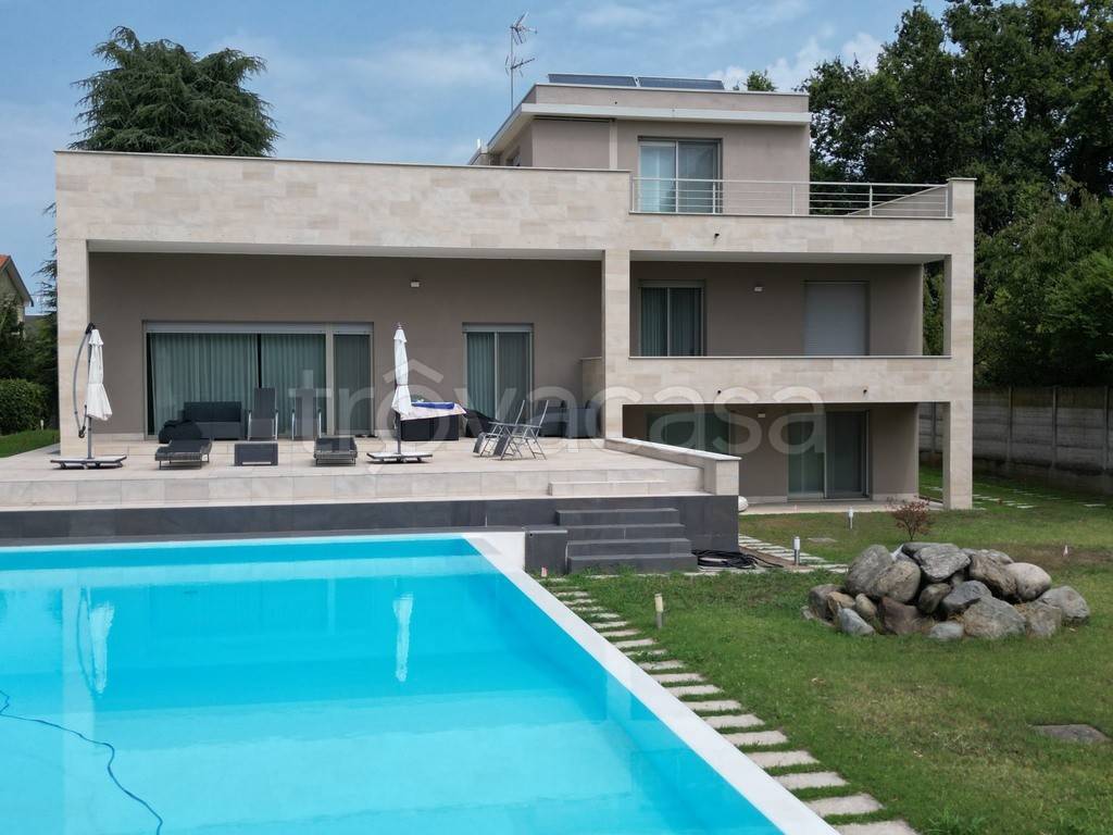 casa indipendente in vendita a Vigevano