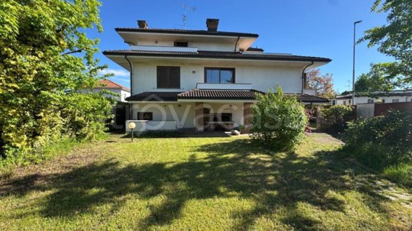 casa indipendente in vendita a Vigevano