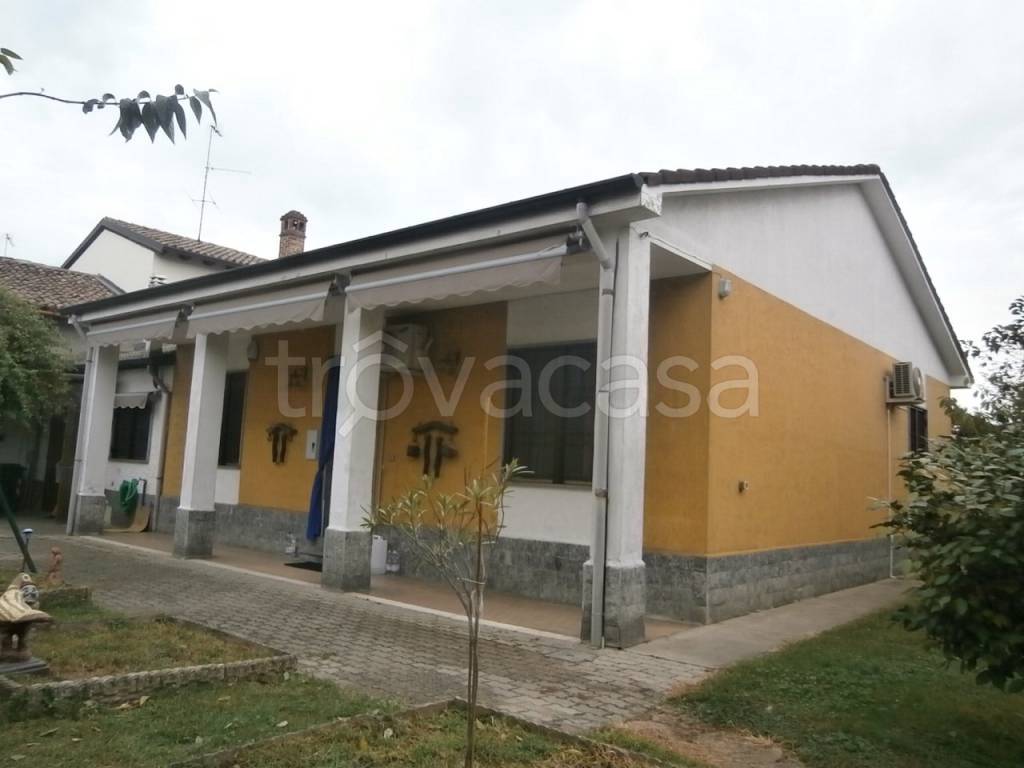 casa indipendente in vendita a Vigevano