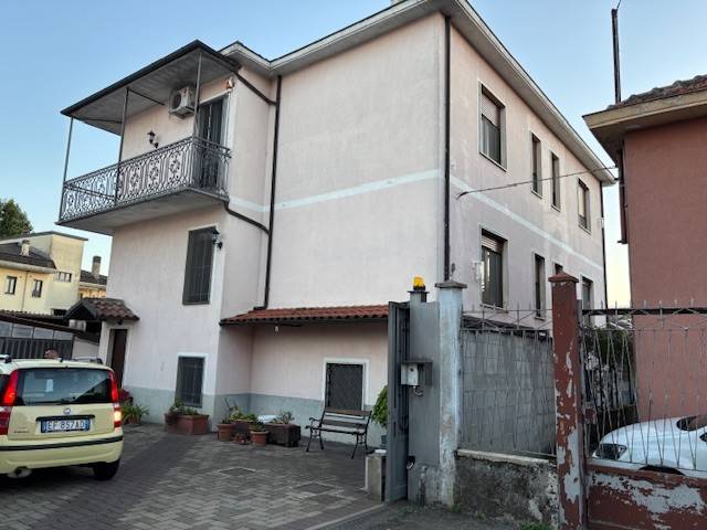 casa indipendente in vendita a Vigevano