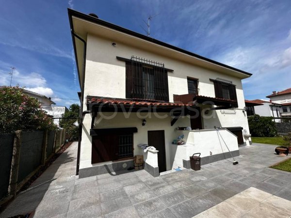 casa indipendente in vendita a Vigevano