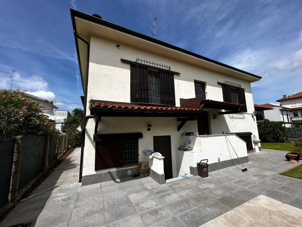 casa indipendente in vendita a Vigevano