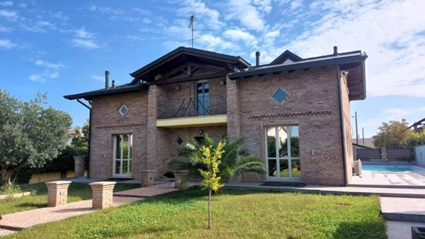 casa indipendente in vendita a Vigevano
