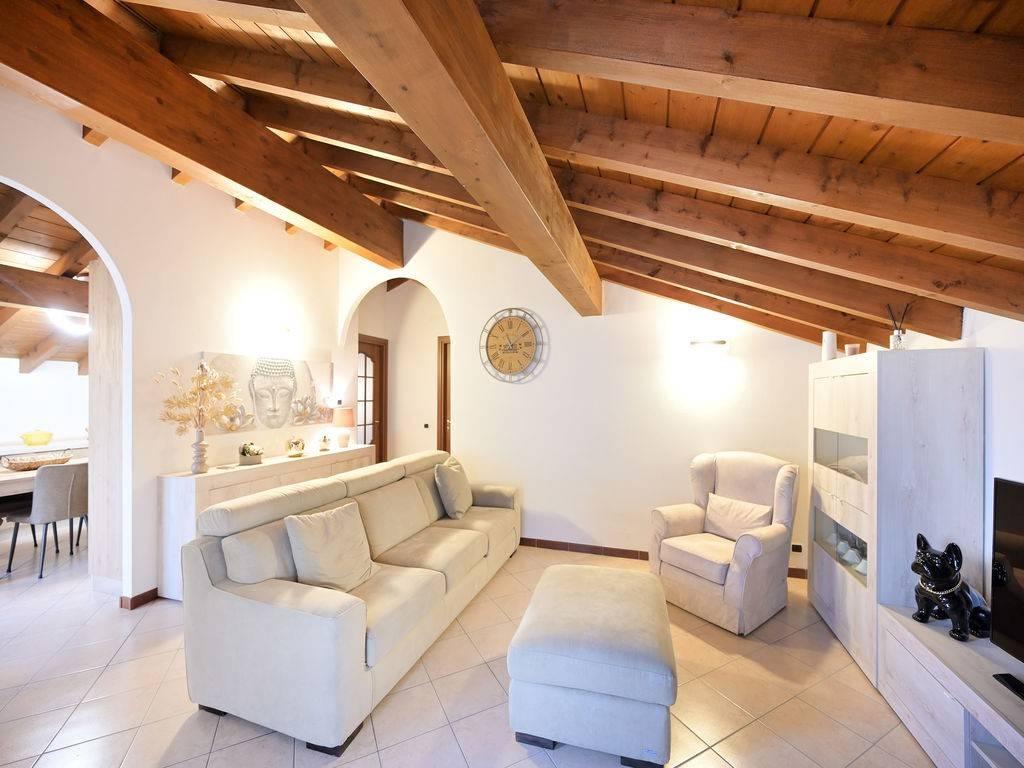 casa indipendente in vendita a Vigevano
