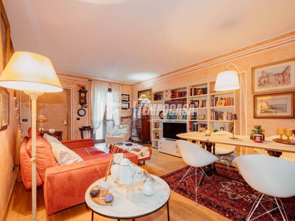 casa indipendente in vendita a Vigevano in zona Piccolini
