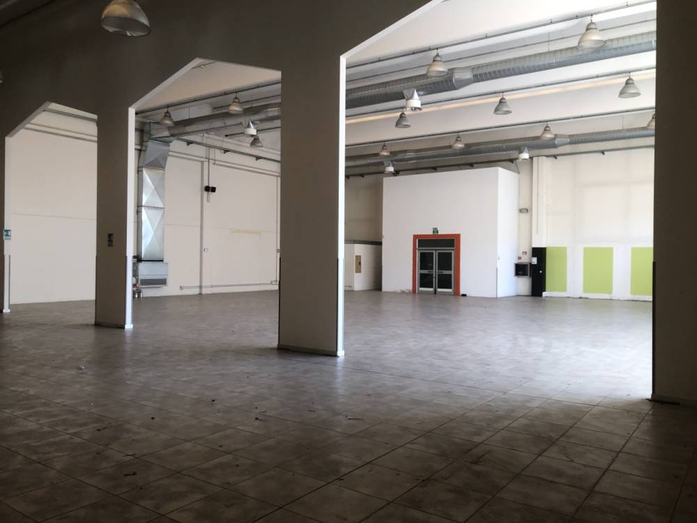 locale di sgombero in vendita a Vigevano