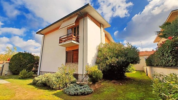 casa indipendente in vendita a Vigevano