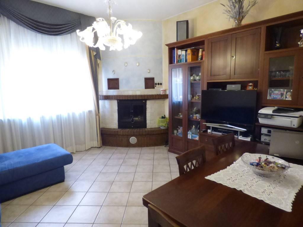 casa indipendente in vendita a Vigevano