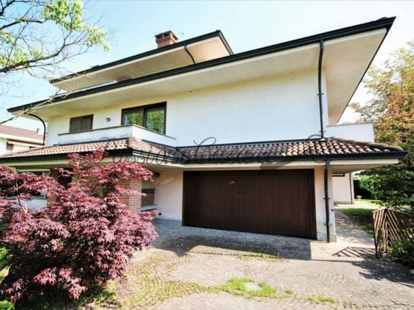 casa indipendente in vendita a Vigevano