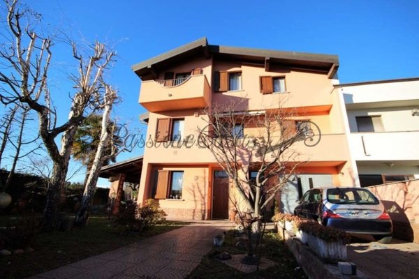 casa indipendente in vendita a Vigevano
