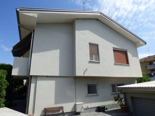 casa indipendente in vendita a Vigevano
