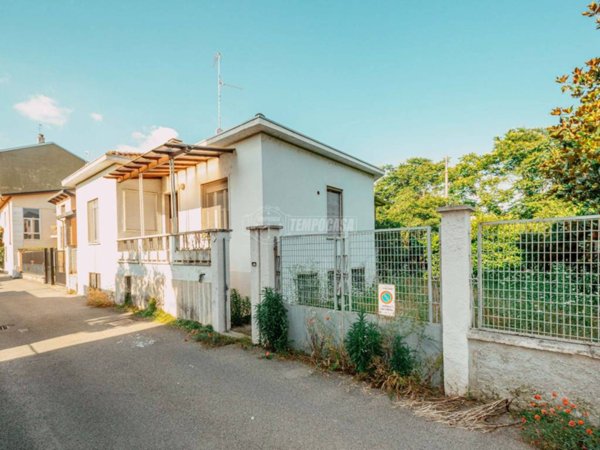 casa indipendente in vendita a Vigevano