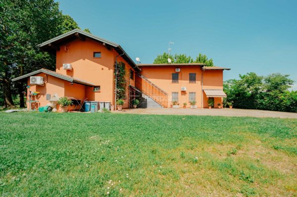 casa indipendente in vendita a Vigevano