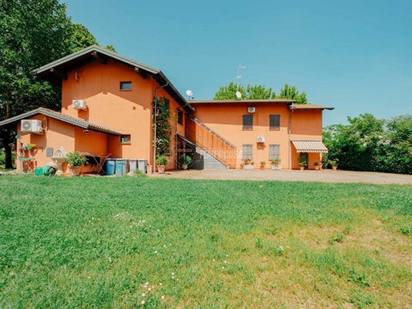 casa indipendente in vendita a Vigevano