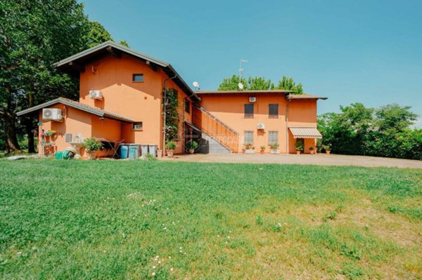 casa indipendente in vendita a Vigevano