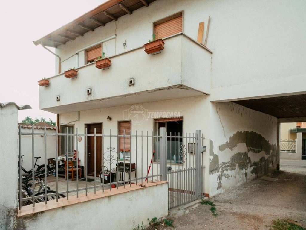 casa indipendente in vendita a Vigevano in zona Fogliano