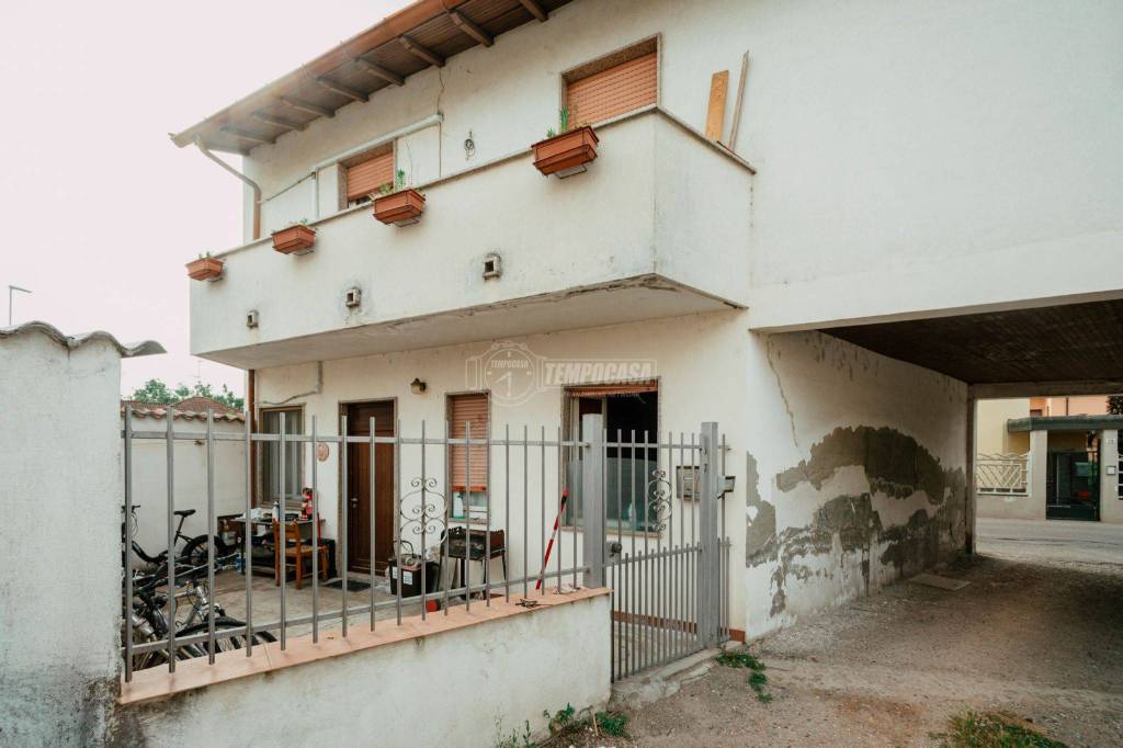 casa indipendente in vendita a Vigevano in zona Fogliano