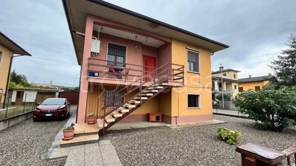 casa indipendente in vendita a Vigevano