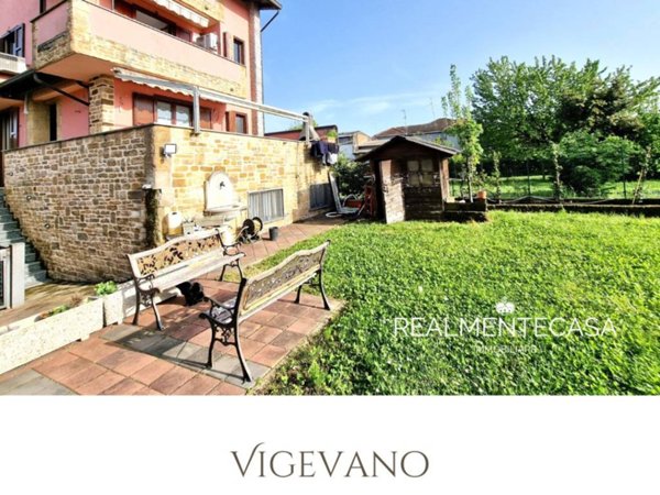 casa indipendente in vendita a Vigevano