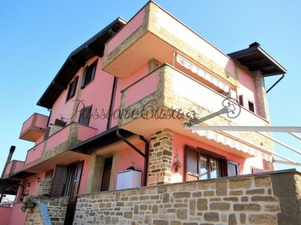 casa indipendente in vendita a Vigevano