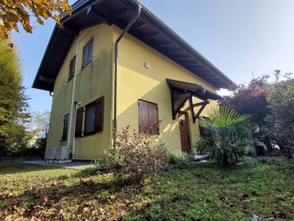 casa indipendente in vendita a Vigevano